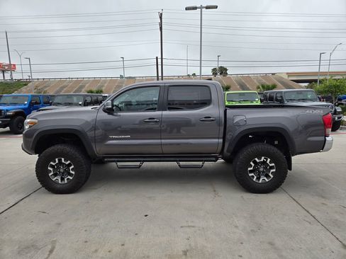Used 2017 Toyota Tacoma TRD Off-Road w/ Tow Package (A/T) image 5