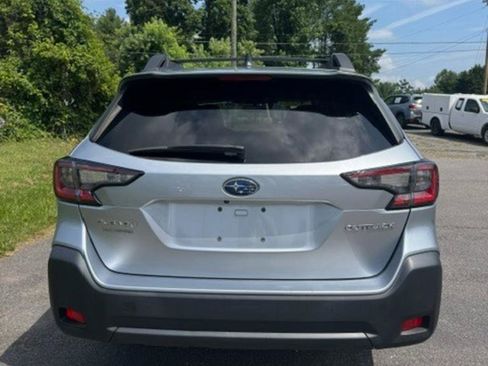 Used 2023 Subaru Outback Premium AWD/4WD image 16