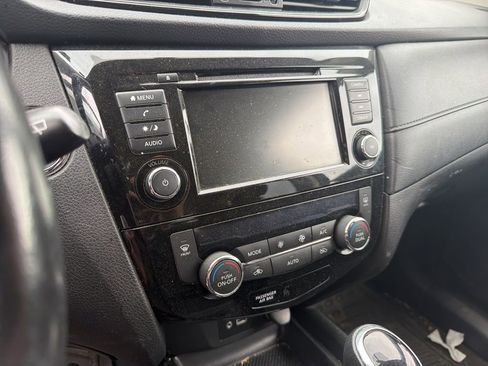 Used 2018 Nissan Rogue SV image 13