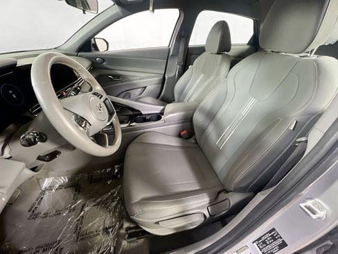 Used 2023 Hyundai Elantra SEL w/ Convenience Package FWD image 21