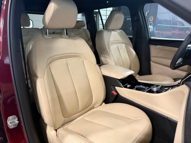 Used 2023 Jeep Grand Cherokee Limited AWD/4WD image 7
