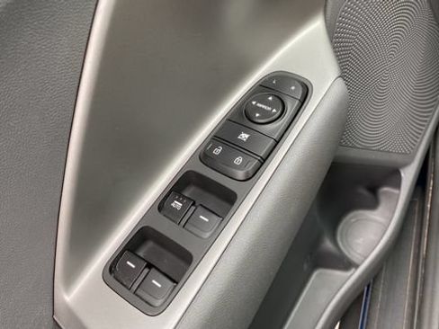 Used 2020 Kia Niro LX FWD image 22