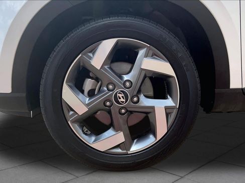 Certified 2025 Hyundai Venue SEL FWD image 10