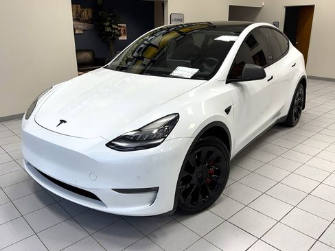 Used 2022 Tesla Model Y Long Range image 1