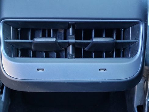 Used 2022 Tesla Model 3 Base image 18