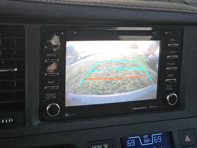 Used 2019 Toyota Sienna XLE FWD image 14
