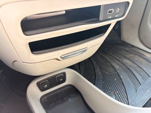 Used 2019 Chrysler Pacifica Touring-L FWD image 19