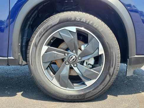Used 2025 Nissan Rogue SV AWD/4WD image 5