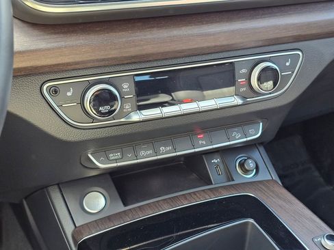 Used 2023 Audi Q5 2.0T Premium w/ Convenience Package image 29