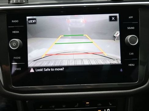 Used 2023 Volkswagen Tiguan SE R-Line FWD image 4