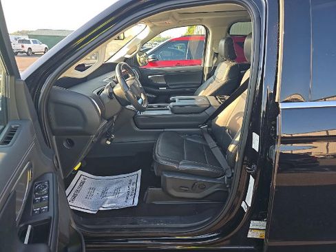 Used 2025 Ford Expedition Platinum AWD/4WD image 8