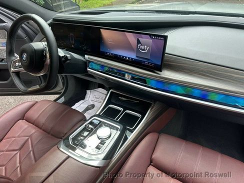 Used 2023 BMW i7 xDrive60 w/ Executive Package 2 AWD/4WD image 27