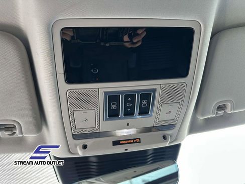 Used 2024 Land Rover Discovery S image 34