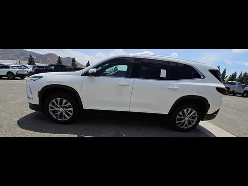 Used 2025 Buick Enclave Preferred FWD image 4