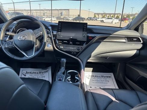 Used 2024 Toyota Camry XLE w/ Navigation Package image 10