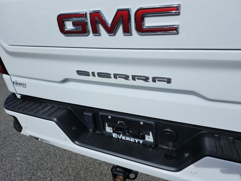 Used 2024 GMC Sierra 1500 AT4 w/ Technology Package image 4