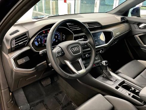 Used 2023 Audi Q3 2.0T Premium w/ Black Optic Sport Package image 18