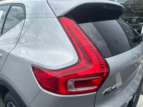 Certified 2025 Volvo XC40 B5 Plus AWD/4WD image 10
