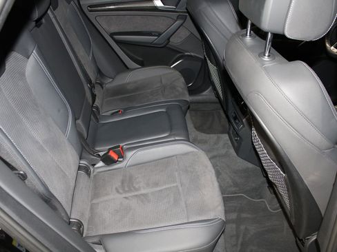 Used 2022 Audi SQ5 Premium w/ Convenience Package image 42