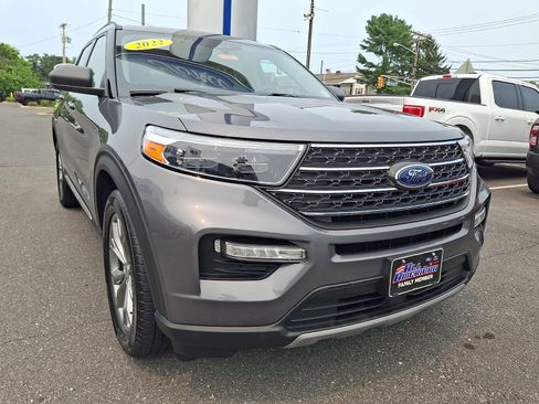 Certified 2022 Ford Explorer XLT w/ Equipment Group 202A AWD/4WD image 2