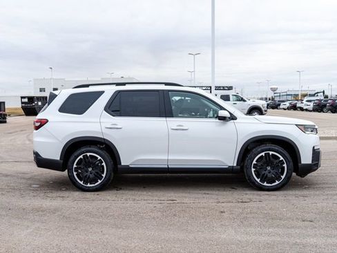 New 2026 Honda Pilot Touring image 8