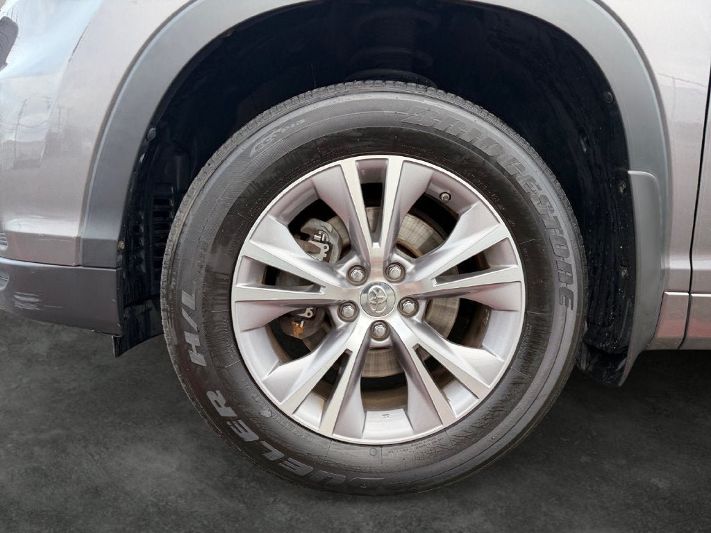 Used 2015 Toyota Highlander XLE AWD/4WD image 4