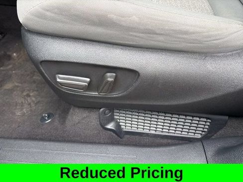 Used 2025 Toyota Sienna LE FWD image 12