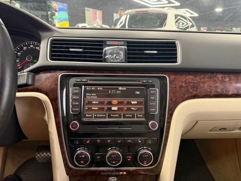 Used 2013 Volkswagen Passat TDI SEL Premium FWD image 12