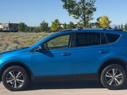 Used 2018 Toyota RAV4 XLE AWD/4WD image 4