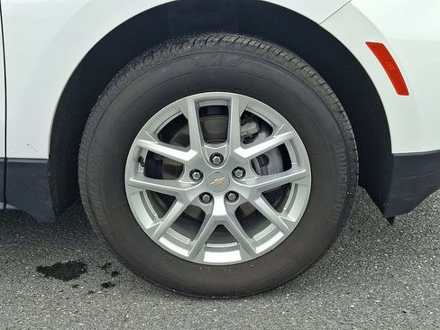 Used 2024 Chevrolet Equinox LS AWD/4WD image 9