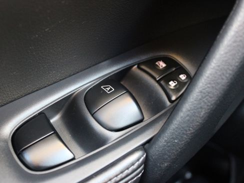 Used 2019 Nissan Rogue SL w/ Premium Package image 32