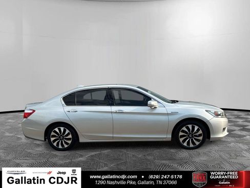 Used 2015 Honda Accord Hybrid Sedan image 4