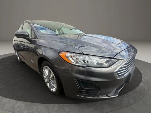 Used 2019 Ford Fusion SE image 3