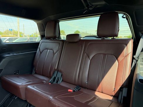 Used 2023 Ford Expedition Limited image 23