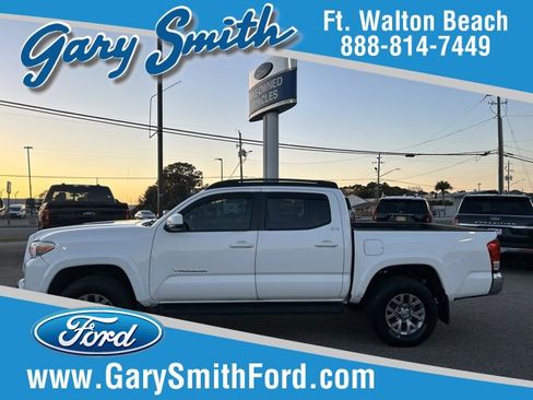 Used 2017 Toyota Tacoma SR5 image 1