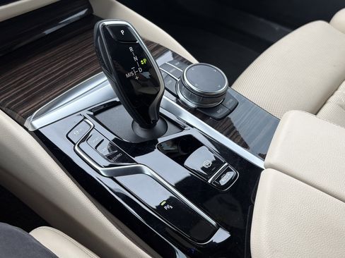 Used 2023 BMW 530i w/ Premium Package image 27