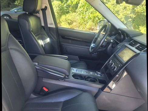 Used 2019 Land Rover Discovery SE image 25