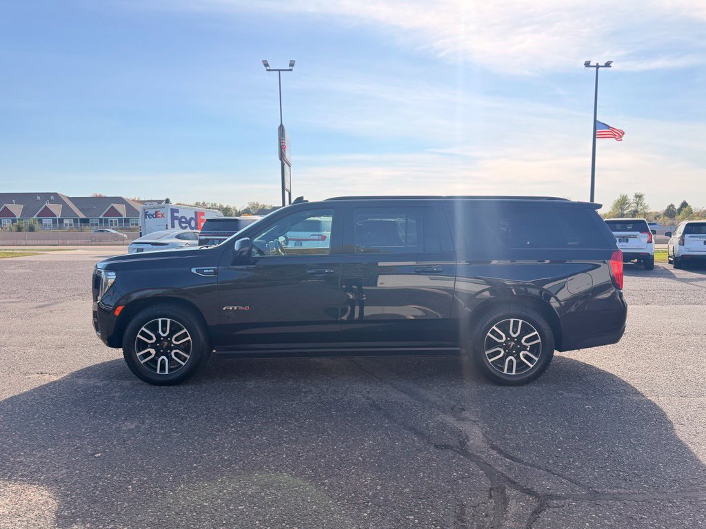 Used 2023 GMC Yukon XL AT4 w/ AT4 Premium Plus Package AWD/4WD image 9