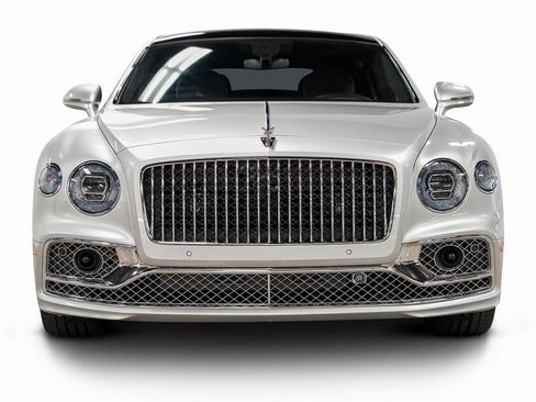 Used 2023 Bentley Flying Spur Azure image 7