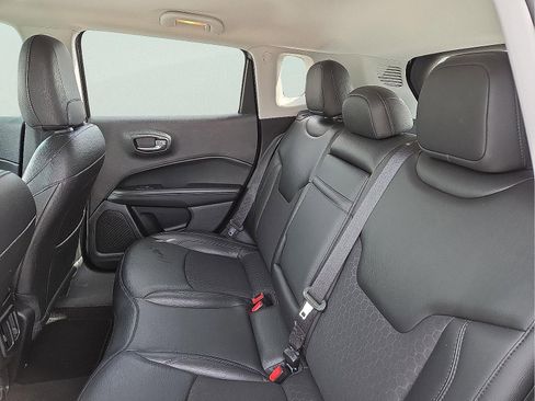 Used 2019 Jeep Compass Altitude image 9