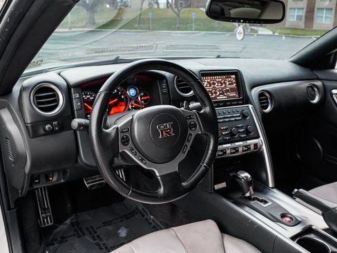 Used 2009 Nissan GT-R Premium image 11