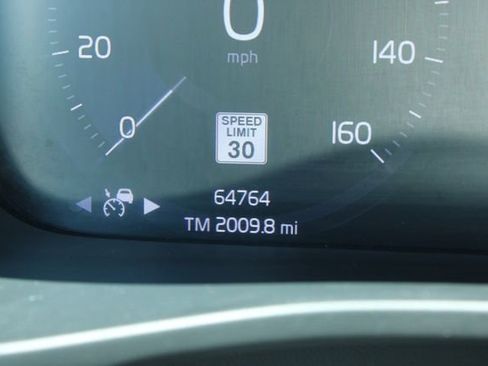 Used 2021 Volvo XC40 T5 R-Design w/ Advanced Package AWD/4WD image 29