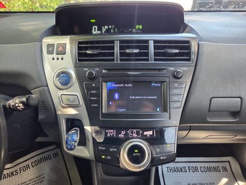 Used 2014 Toyota Prius V image 16