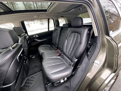 Used 2024 BMW X7 xDrive40i w/ Executive Package image 15