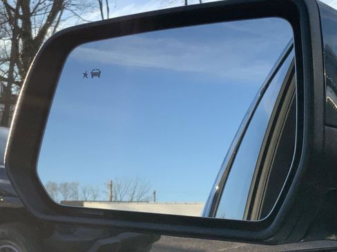 Certified 2023 Chevrolet Traverse LT image 32