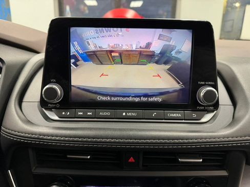 Used 2023 Nissan Rogue SV image 50