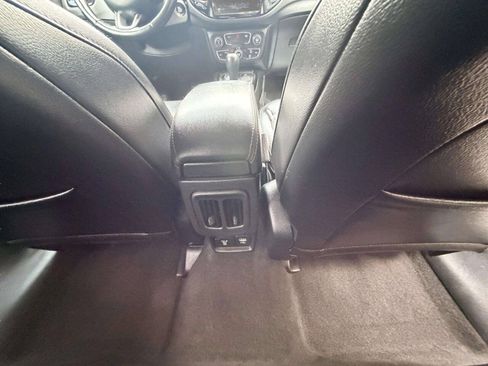 Used 2018 Jeep Compass Limited w/ Navigation Group AWD/4WD image 25