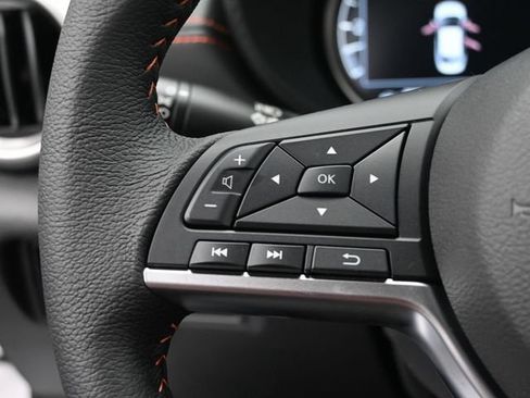 New 2025 Nissan Versa SR w/ Trunk Package FWD image 19