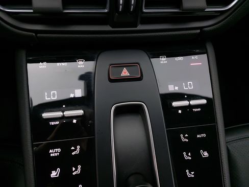 Certified 2024 Porsche Macan Turbo image 23