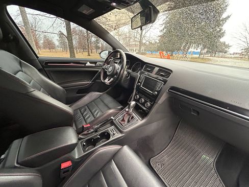 Used 2017 Volkswagen GTI SE image 20